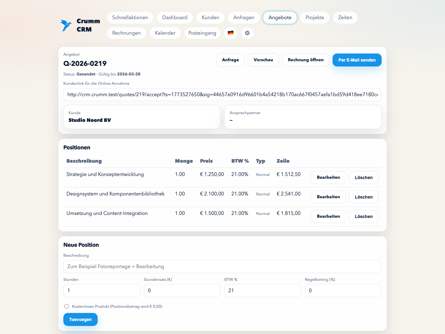 Crumm-Angebotseditor mit Positionen, Beträgen und Kundeninformationen